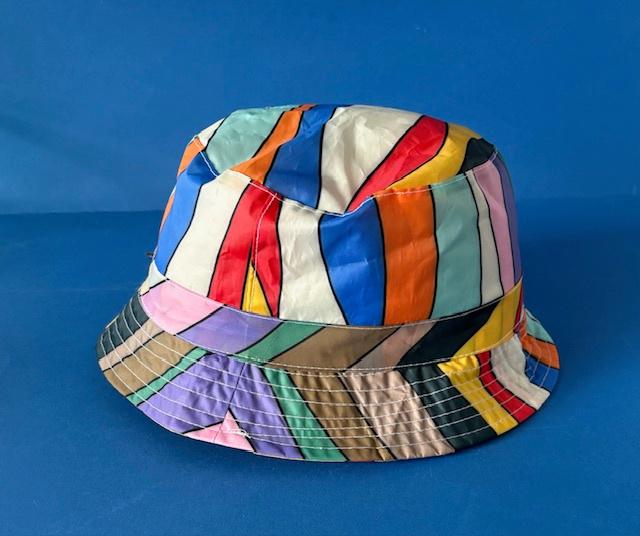 Kleurrijk regenhoedje, bijna nieuw! Painted Studio, Kleding | Dames, Hoeden en Petten, Painted Studio, Hoed, Zo goed als nieuw