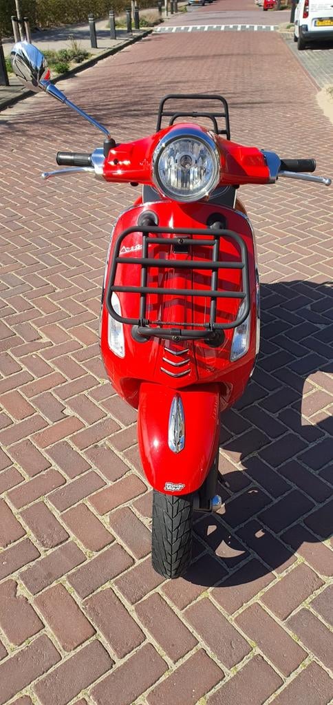 Vespa Primavera 2015 rood, 4.518 km, Ophalen of Verzenden, Zo goed als nieuw, Benzine, Vespa