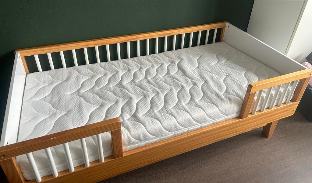 Peuterbed Petit Amelie inclusief matras, Ophalen, 70 tot 85 cm, 140 tot 160 cm, Zo goed als nieuw