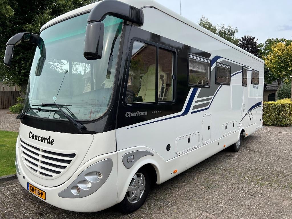 CONCORDE CHARISMA AUTOMAAT MET QUEENSBED GROTE GARAGE 890M, Caravans en Kamperen, Campers, Chemisch toilet, Vloeistofverwarming