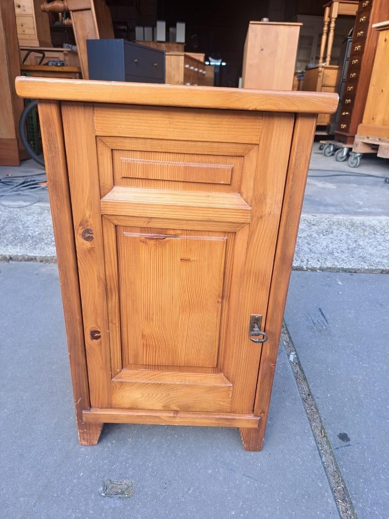 Grenen nachtkastje +3 plankjes, Ophalen, RoDeKo Volendam, R.kooij65@gmail.com, Gebruikt