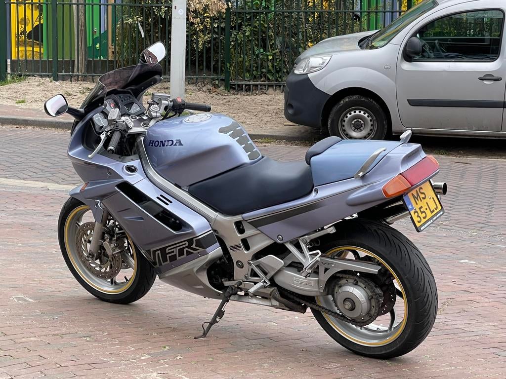 Honda VFR 750 Gentleman’s racer, 750 cc, 4 cilinders, Motorrijbewijs A, Meer dan 35 kW
