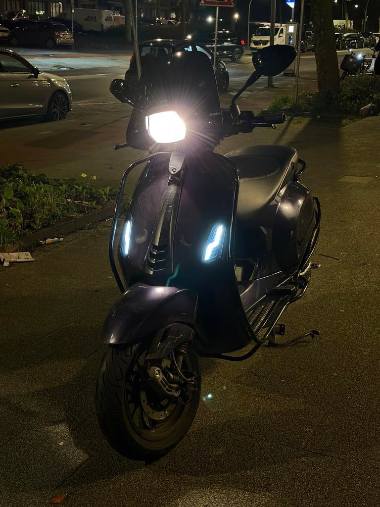 Vespa sprint, Ophalen, Zo goed als nieuw, Benzine