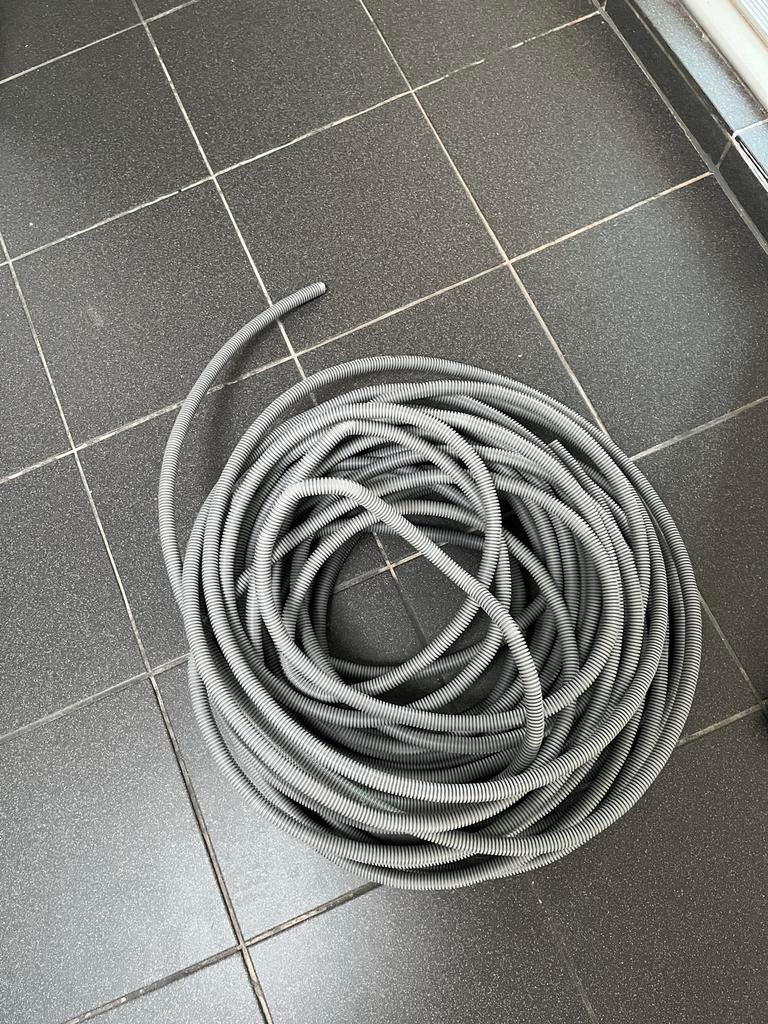 Q-LINK Flexibele voorbedrade buis 16mm grijs, ca. 15m, Ophalen, Zo goed als nieuw, Kabel of Snoer