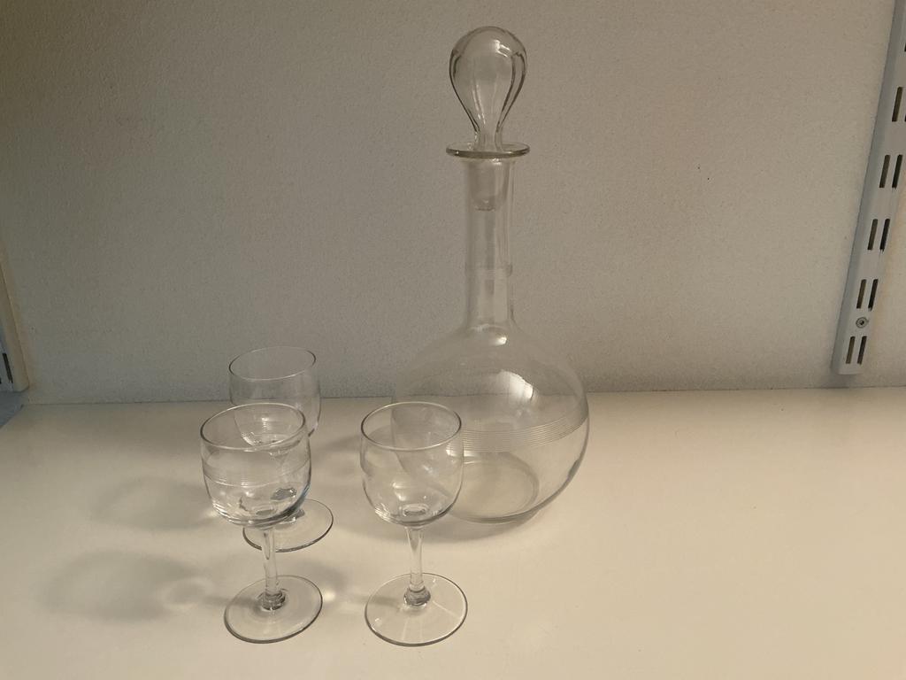 Glazen geslepen karaf met 3 borrelglaasjes, Antiek en Kunst, Ophalen