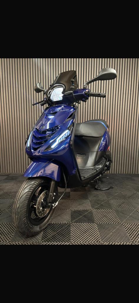 PIAGGIO ZIP 4T 3V BROM 2020 FULL OPTION BMW BLAUW, Maximaal 45 km/u, Zip, Ophalen of Verzenden, Zo goed als nieuw