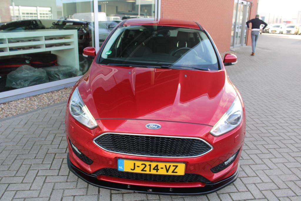 Ford Focus 1.5 EcoBoost 150 PK Titanium | Winterpack | Xenon, 4 cilinders, Leder en Stof, Bedrijf, Handgeschakeld