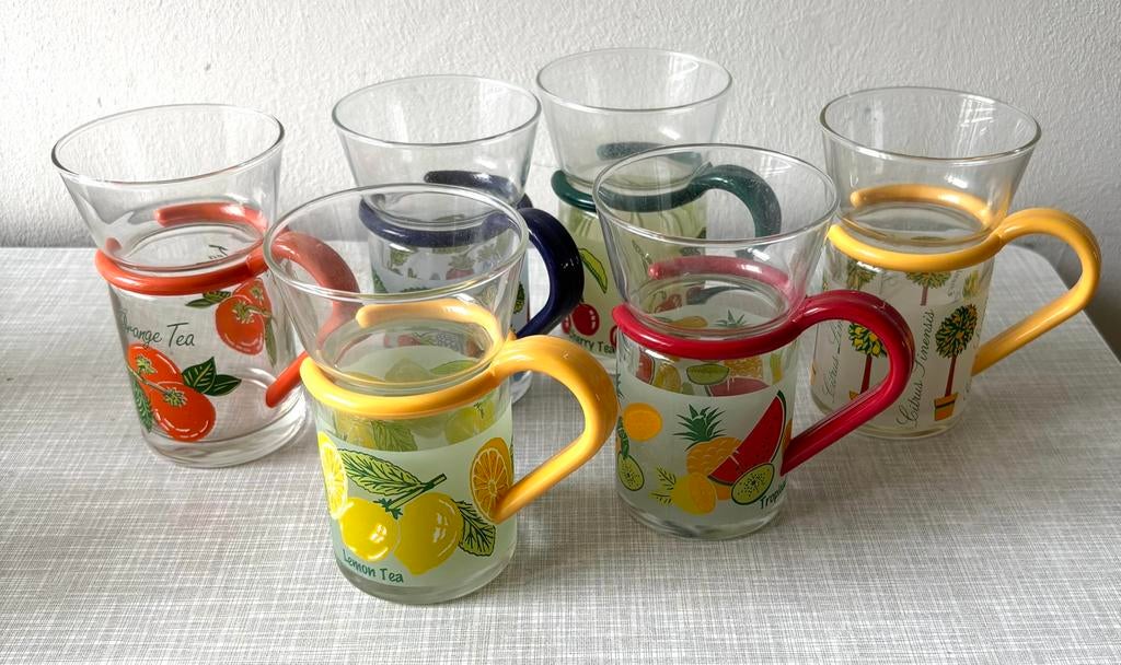 Retro theeglazen met gekleurde houder 10 x, Glas of Glazen, Ophalen of Verzenden, Overige stijlen, Glas