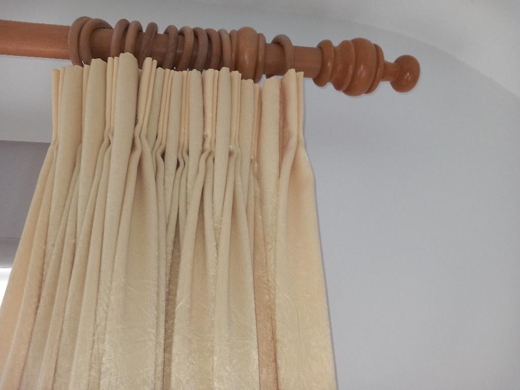 Gordijnroede, Ophalen, Gebruikt, Blank hout, 200 cm of meer