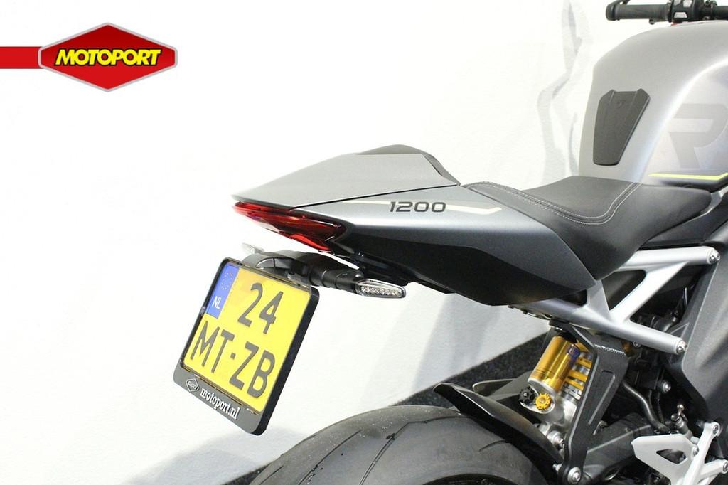 Triumph Speed Triple 1200 RS - foto 2