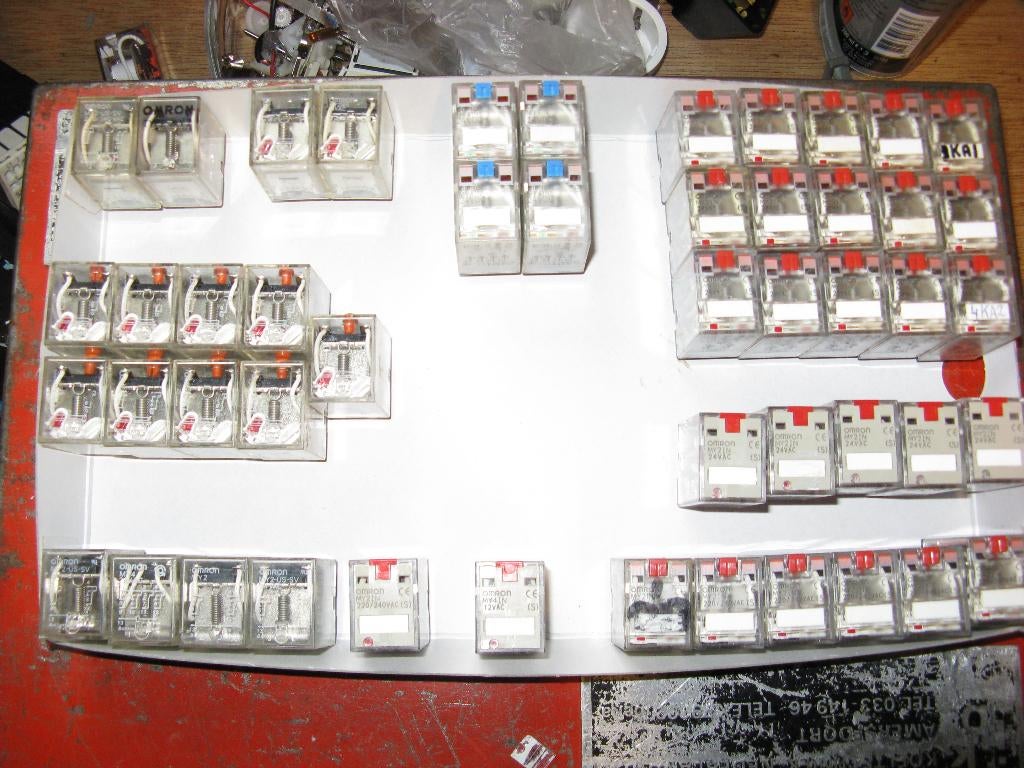 OMRON My2 relais 2P - 24 en 230 Vac, Ophalen of Verzenden, Zo goed als nieuw