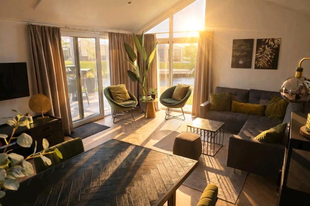 Vakantiehuis aan het water steiger Honden Vissen Kampen, Internet, 2 slaapkamers, Chalet, Bungalow of Caravan, Aan meer of rivier