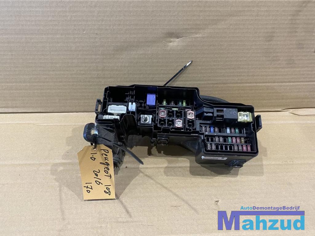 PEUGEOT 108 AYGO C1 1.0 Zekeringkast 821110HT30, Taurusavenue 1
2132 LS  Hoofddorp, NL, Gebruikt, Contact.group@renault.com, Stellantis N.V.