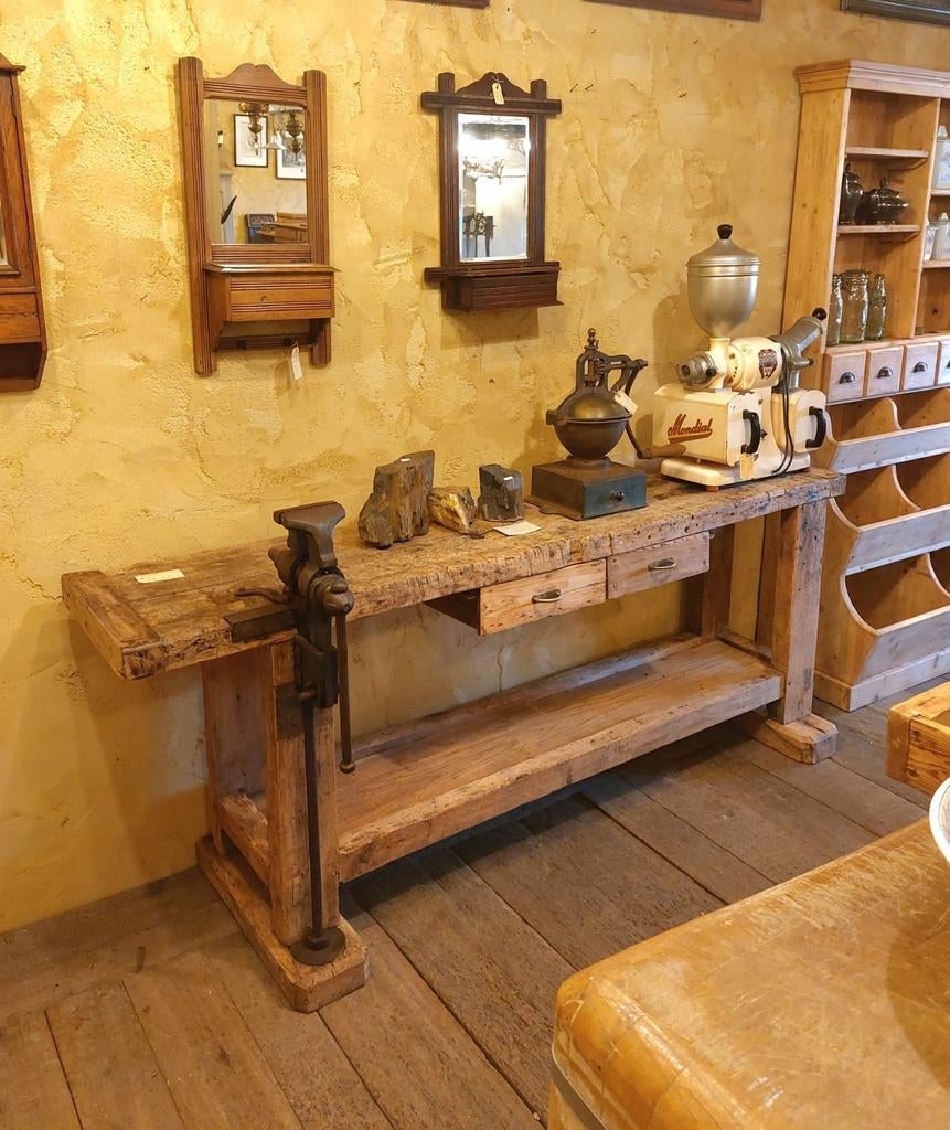 Oude werkbank met bijzondere bankschroef lades en onderblad, Ophalen