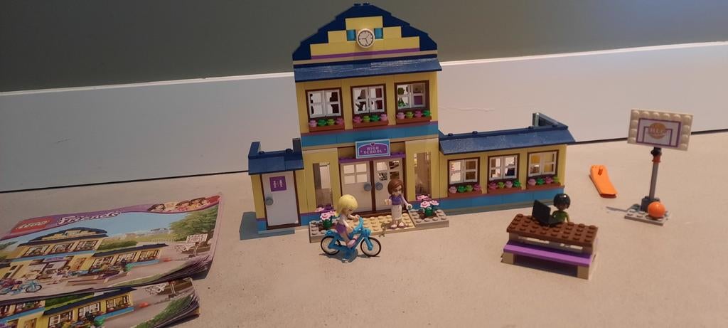 Lego Friends Heartlake High School 41005, Kinderen en Baby's, Speelgoed | Bouwstenen, Zo goed als nieuw, Ophalen of Verzenden