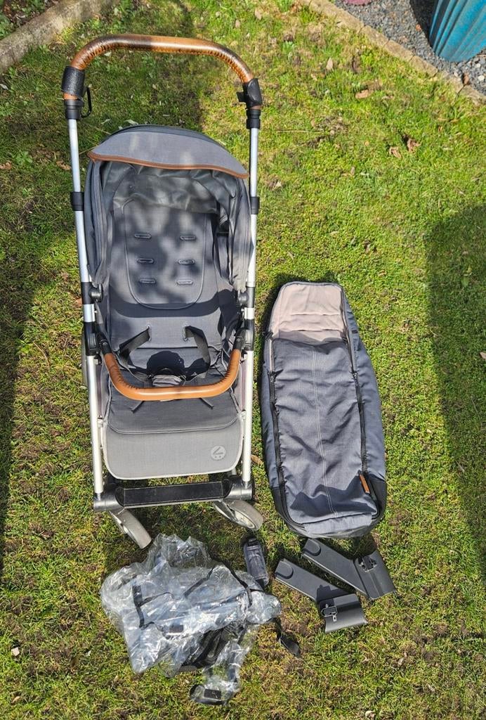 Mutsy Nexo kinderwagen met voetenzak, regenhoes, adapters, Gebruikt, Verstelbare duwstang, Mutsy, Ophalen