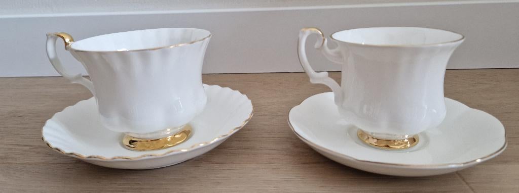 Royal Albert Bone China England Val'Dor, Antiek en Kunst, Antiek | Porselein, Ophalen of Verzenden