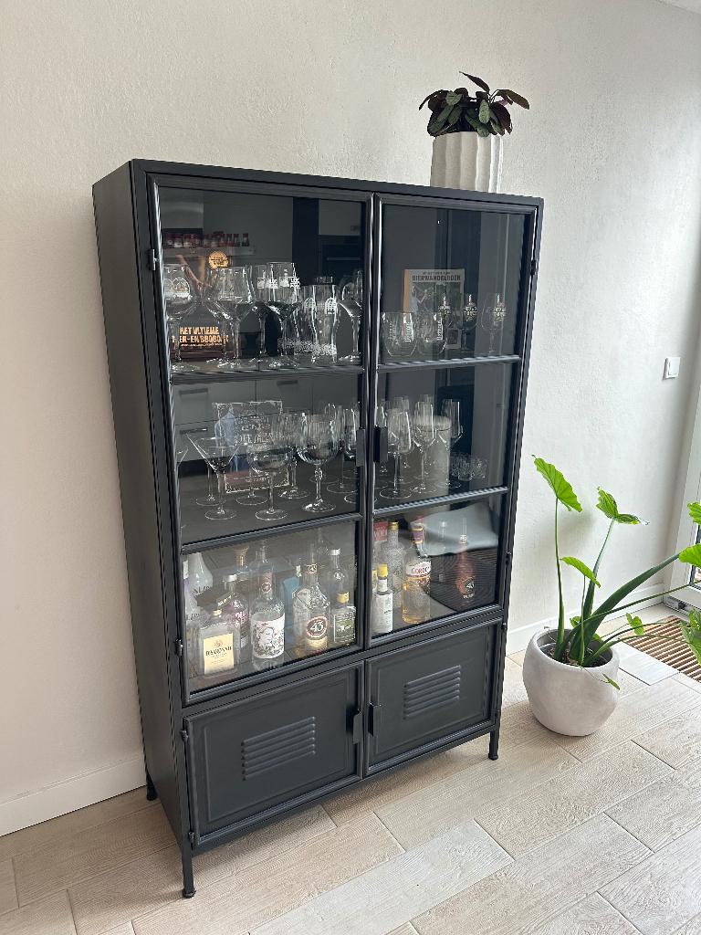 Metalen vitrinekast WOOOD zwart, Ophalen, Met plank(en), 50 tot 100 cm, Zo goed als nieuw