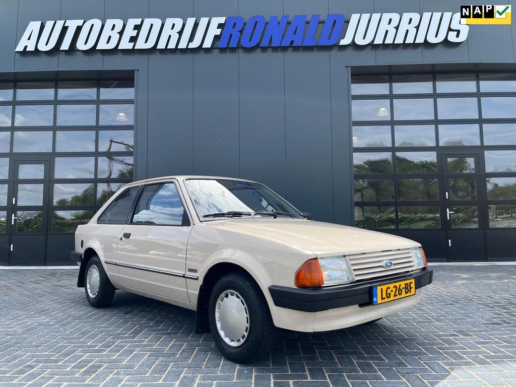 Ford Escort 1.1 Laser NLAuto/Uniek 1Ste Eigenaar 37.000km! O, Voorwielaandrijving, Escort, Metallic lak, Gebruikt