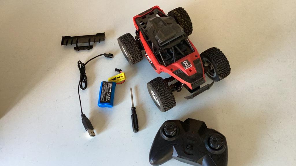 Mooie bestuurbare auto, Hobby en Vrije tijd, Modelbouw | Radiografisch | Auto's, Ophalen of Verzenden, Gebruikt, Overige schalen