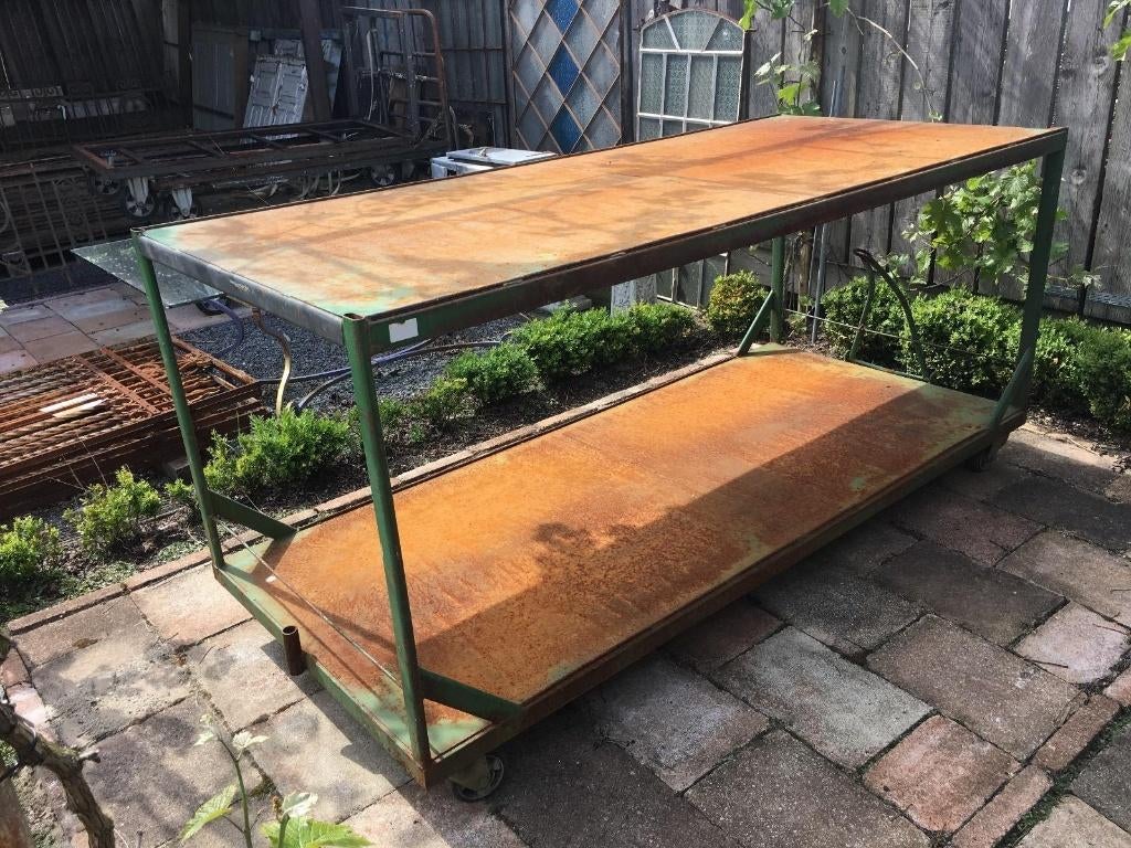 Metalen Industriële tafels (nog 2 beschikbaar), Ophalen