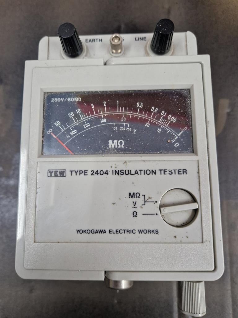 YEW Type 2404 Isolatietester - Yokogawa Electric Works, Doe-het-zelf en Verbouw, Ophalen of Verzenden, Gebruikt, Elektriciteit