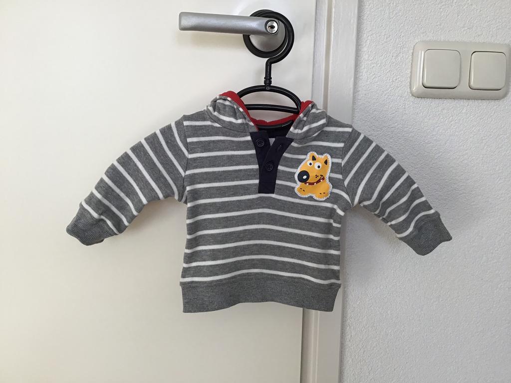 Grijs met wit gestreepte babyhoodie. Merk Topomini. Maat 56., Verzenden, Gebruikt, Jongetje of Meisje, Truitje of Vestje