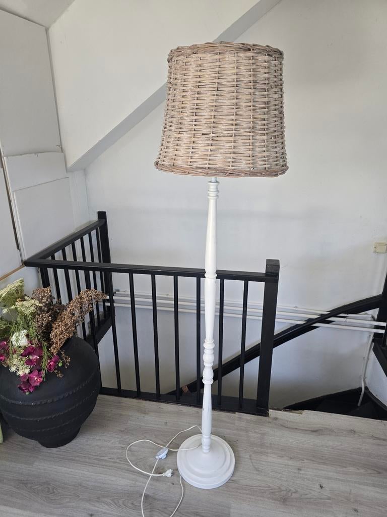 Staande lamp met rietenkap, Ophalen, 150 tot 200 cm