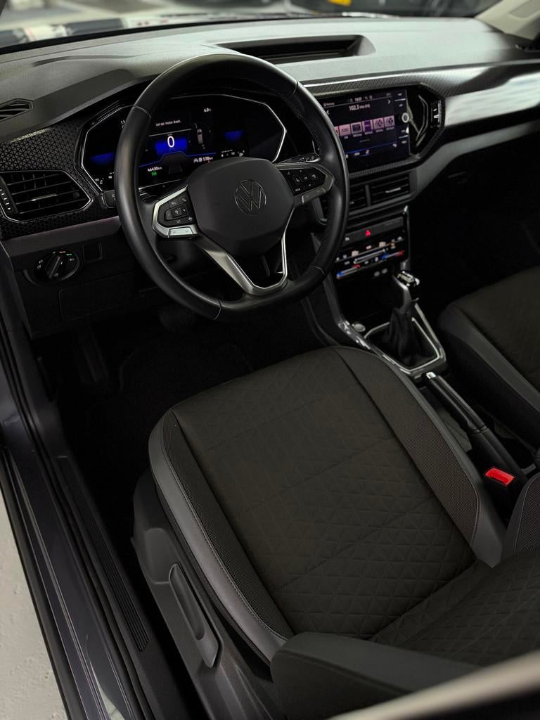 Volkswagen T-Cross 1.0 TSI R-line CarPlay Camera, Gebruikt, Zwart, Met garantie (alle), Bedrijf