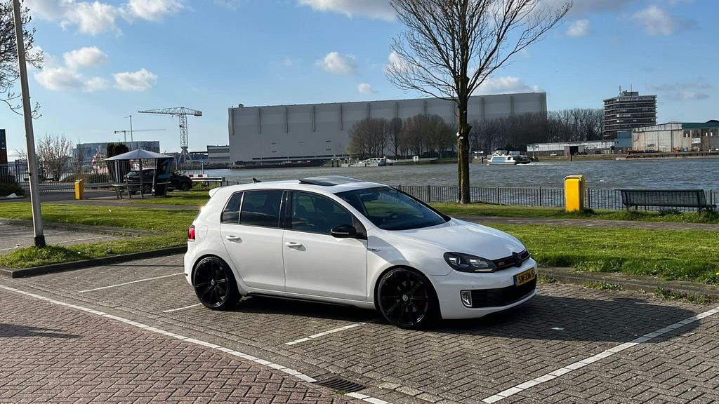 Volkswagen Golf 2.0 GTI 300 PK, 65 €/maand, 4 cilinders, Wit, 1314 kg
