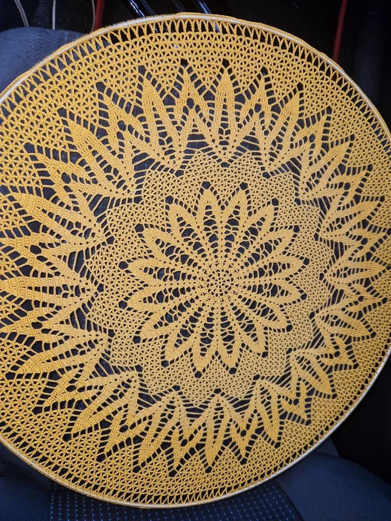 Hand gehaakte mandela oker geel , groot +-60cm, Ophalen of Verzenden