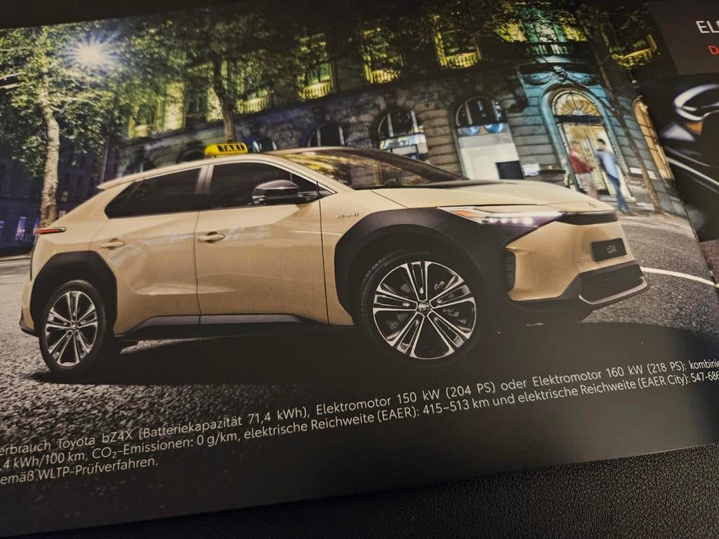Brochure Toyota Taxi modellen 2023, Ophalen of Verzenden, Zo goed als nieuw, Toyota