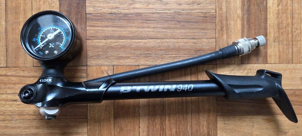 B'twin schokdemperpomp demperpomp fietspomp, Ophalen of Verzenden, Gebruikt
