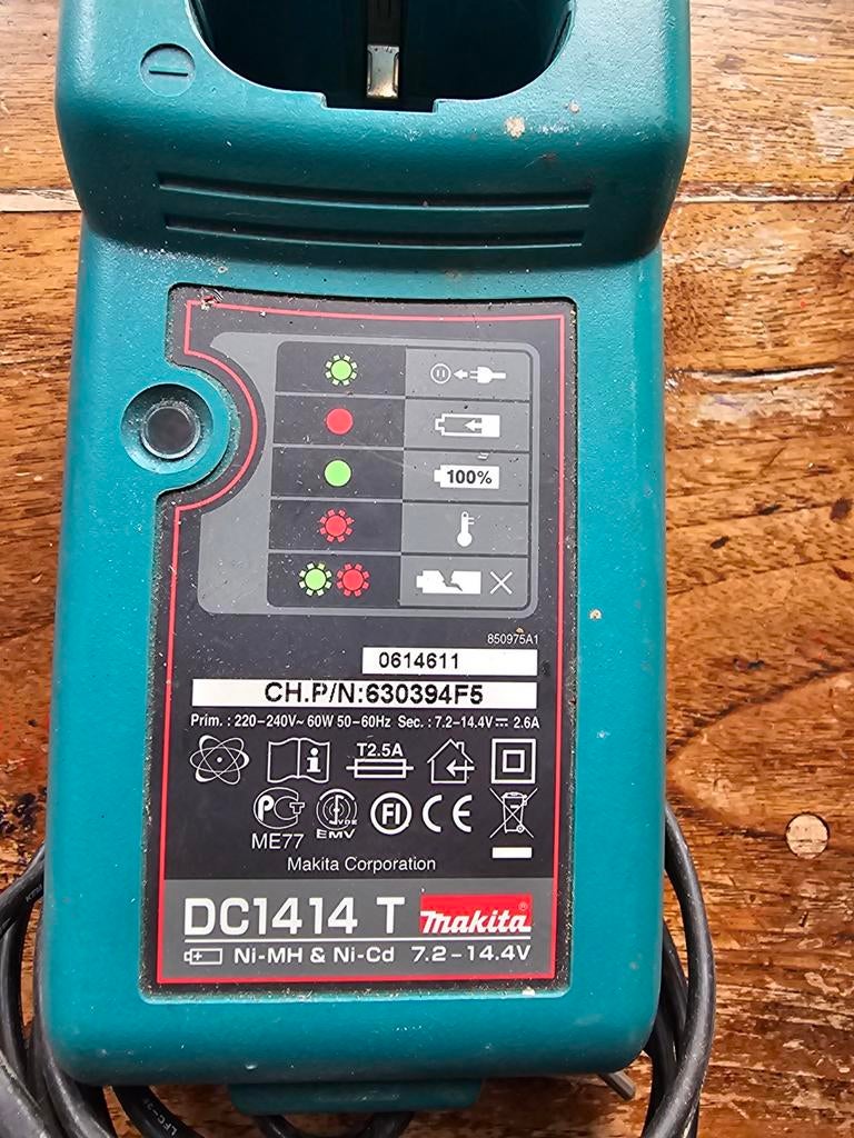 Makita DC1414T Accu Oplader, Ophalen of Verzenden, Gebruikt
