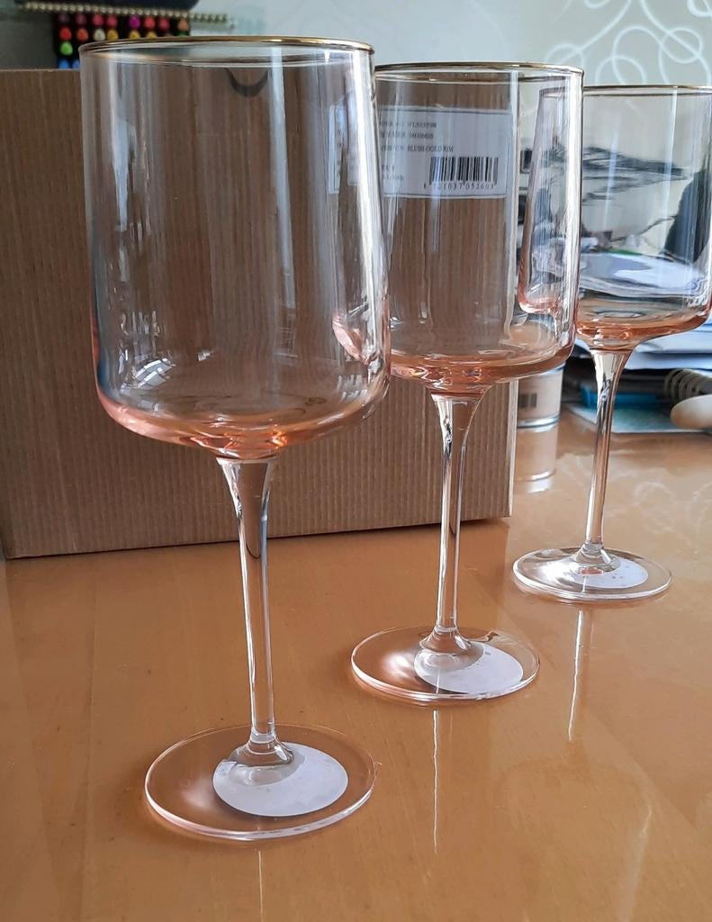 6 Wijnglazen nieuw blush gold, Verzamelen, Glas en Borrelglaasjes, Ophalen of Verzenden, Nieuw, Overige typen
