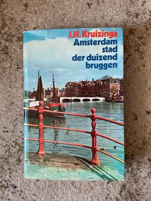Amsterdam stad van van duizend bruggen, Boeken, Ophalen of Verzenden, Gelezen, J.H.Kruizinga.