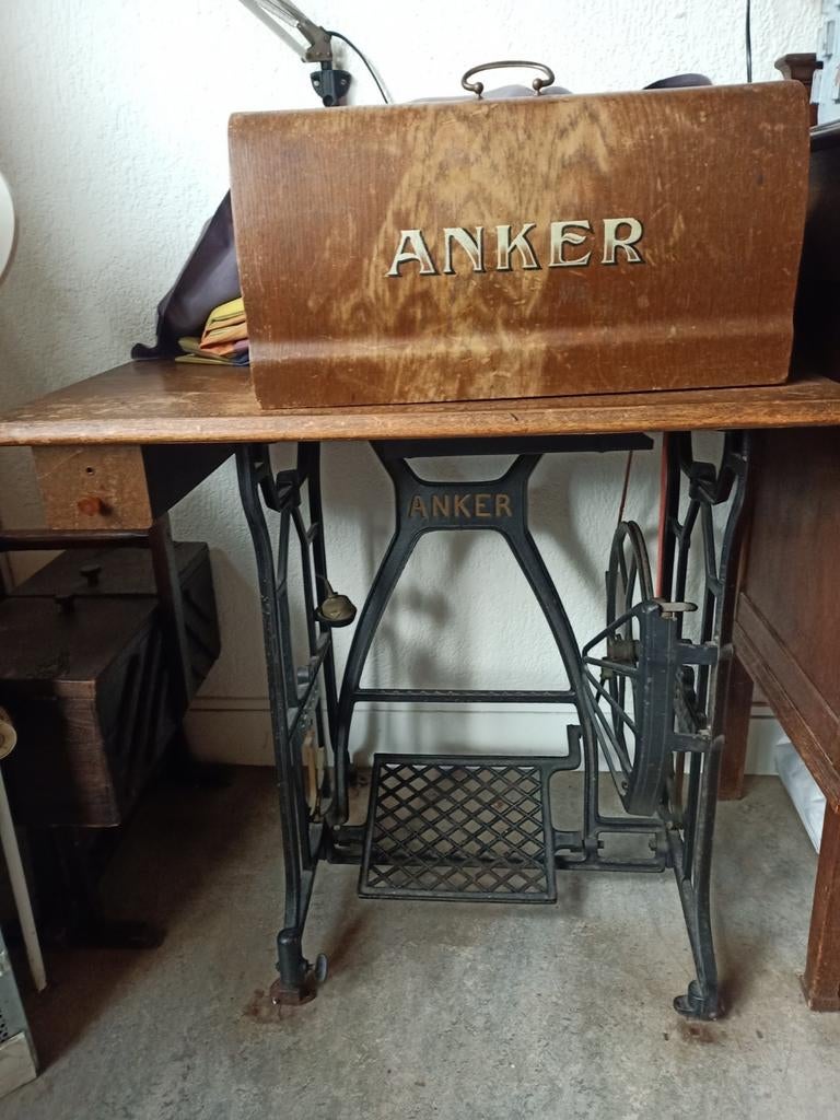 Oude naaimachine, Antiek en Kunst, Antiek | Naaimachines, Ophalen of Verzenden