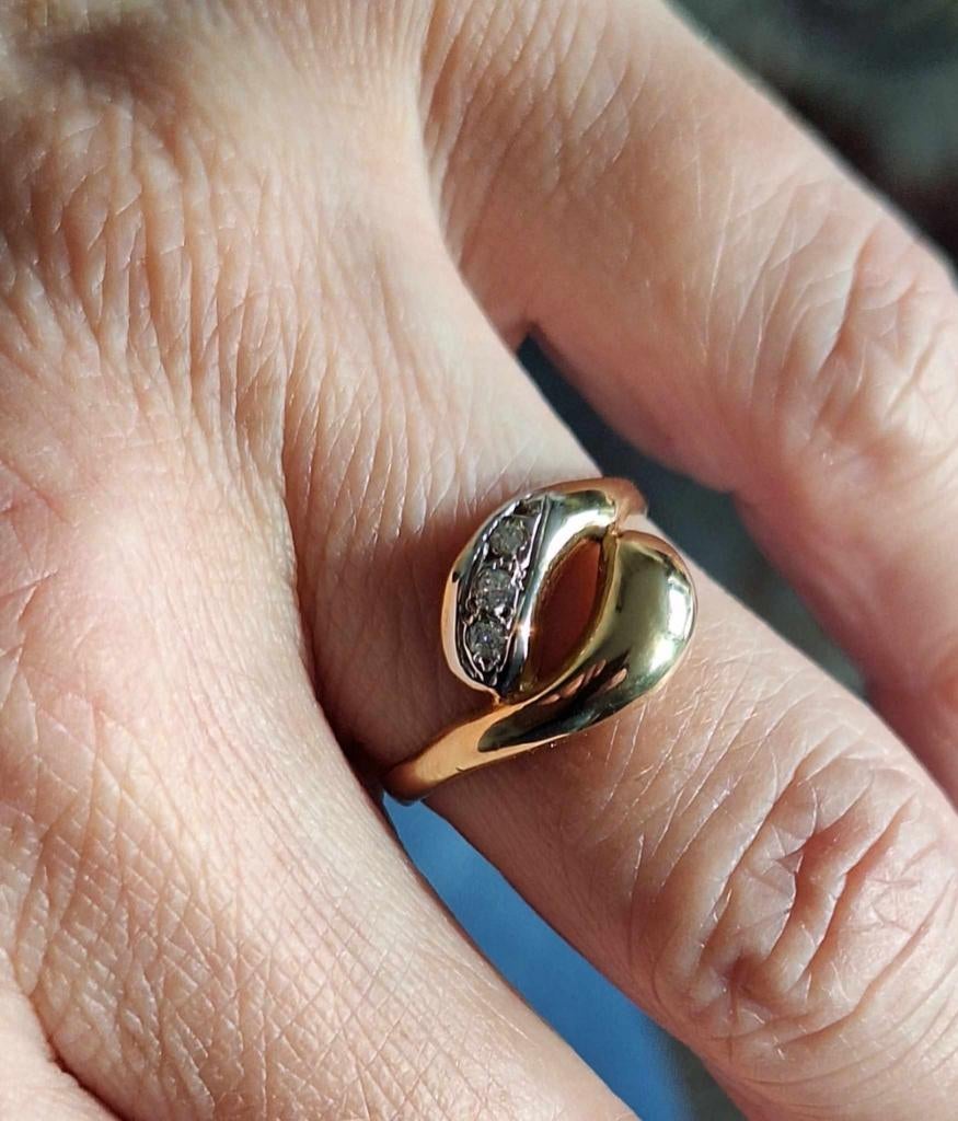 Pracht 14 karaat geelgouden dames ring met 3 diamantjes😍, Gebruikt, ., Ophalen of Verzenden, Met edelsteen