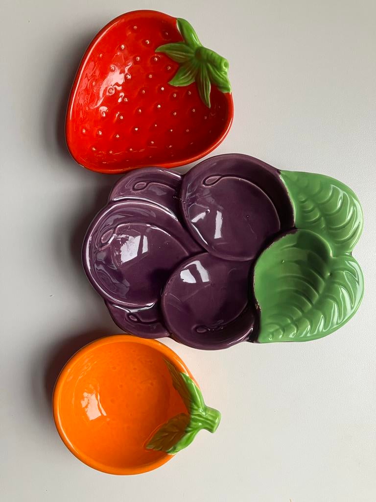 3 keramische schaaltjes in fruitvorm, Huis en Inrichting, Gebruikt, Keramiek, Ophalen of Verzenden, Schaal of Schalen