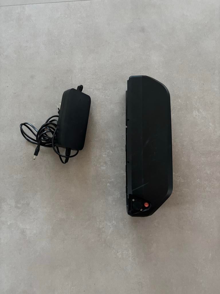 Fatbike Accu V8 + Oplader - Goede Staat, Fietsen en Brommers, Ophalen of Verzenden, Gebruikt