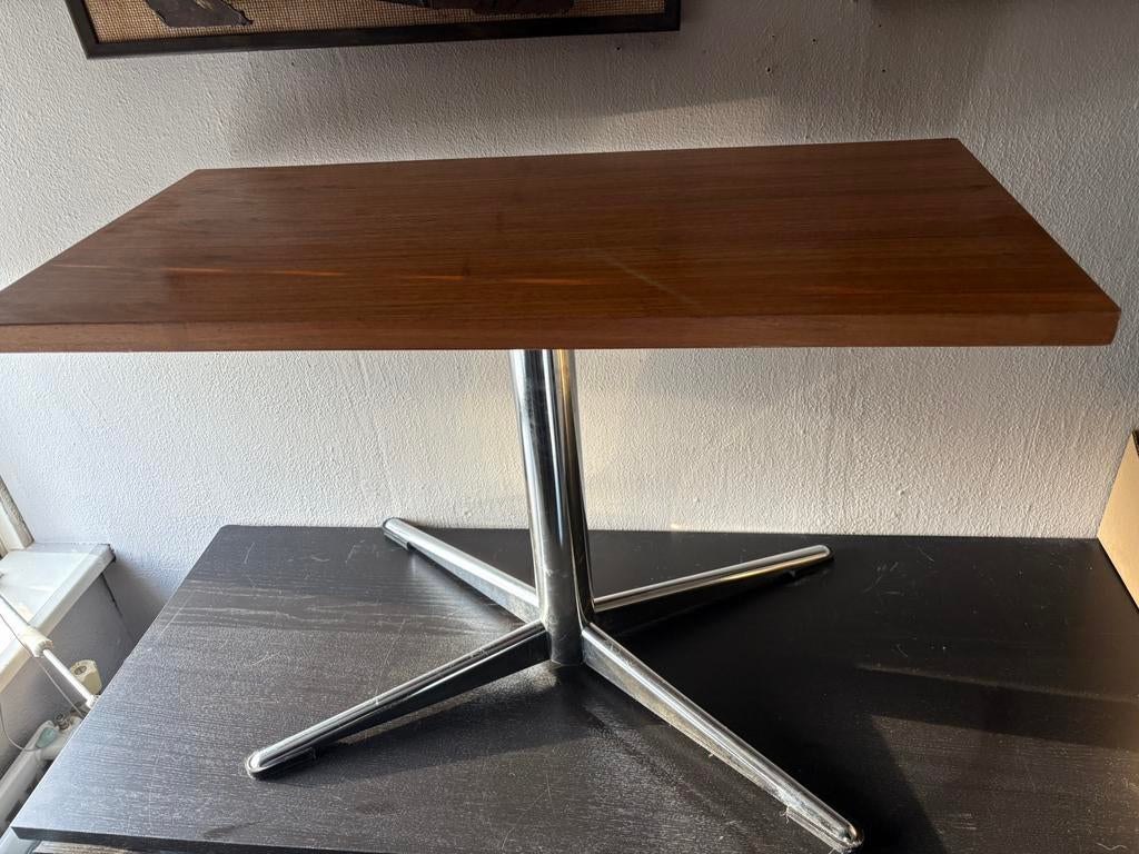 Fraai vintage bijzet/tv tafel met chroom onderstel, Ophalen, Minder dan 55 cm, Zo goed als nieuw, 60 cm of meer