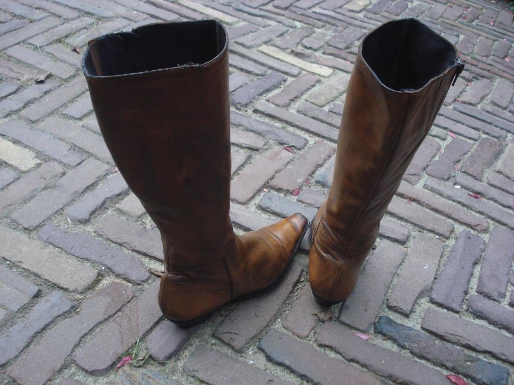 VINTAGE BRUINE LEREN PUNTLAARZEN 39 GRATIS VERZENDING POST, Kleding | Dames, Schoenen, Hoge laarzen, Bruin, Verzenden, Zo goed als nieuw