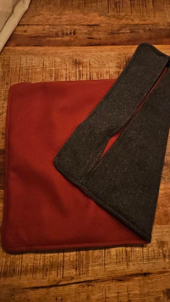 Stoov kussenhoes 60x45 rood grijs, Huis en Inrichting, Woonaccessoires | Kussens, Ophalen of Verzenden, Gebruikt, Rood, Rechthoekig