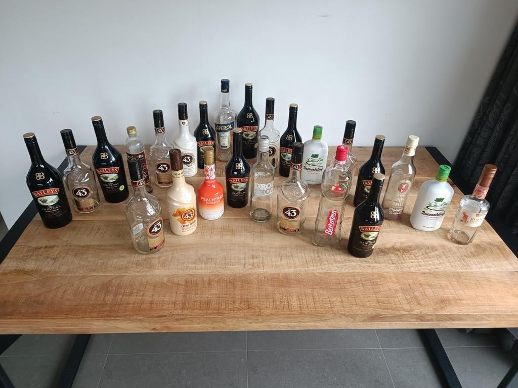 Verzameling lege drankflessen, carnaval mancave decoratie, Ophalen, Verpakking