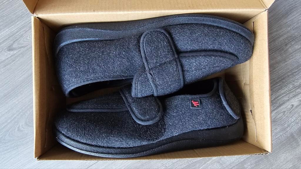 Verbandsloffen, Ophalen of Verzenden, Zo goed als nieuw, Grijs, Sneakers of Gympen