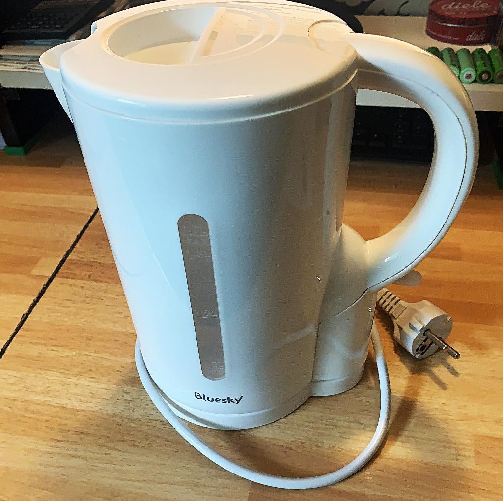 Waterkoker 'Bluesky' 1,7 Ltr 2200 Watt, 1 tot 2 liter, Ophalen, Gebruikt