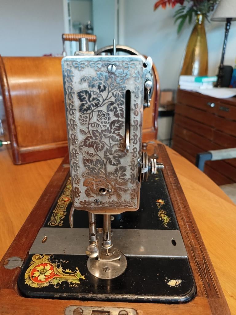 Antieke singer naaimachine ., Ophalen