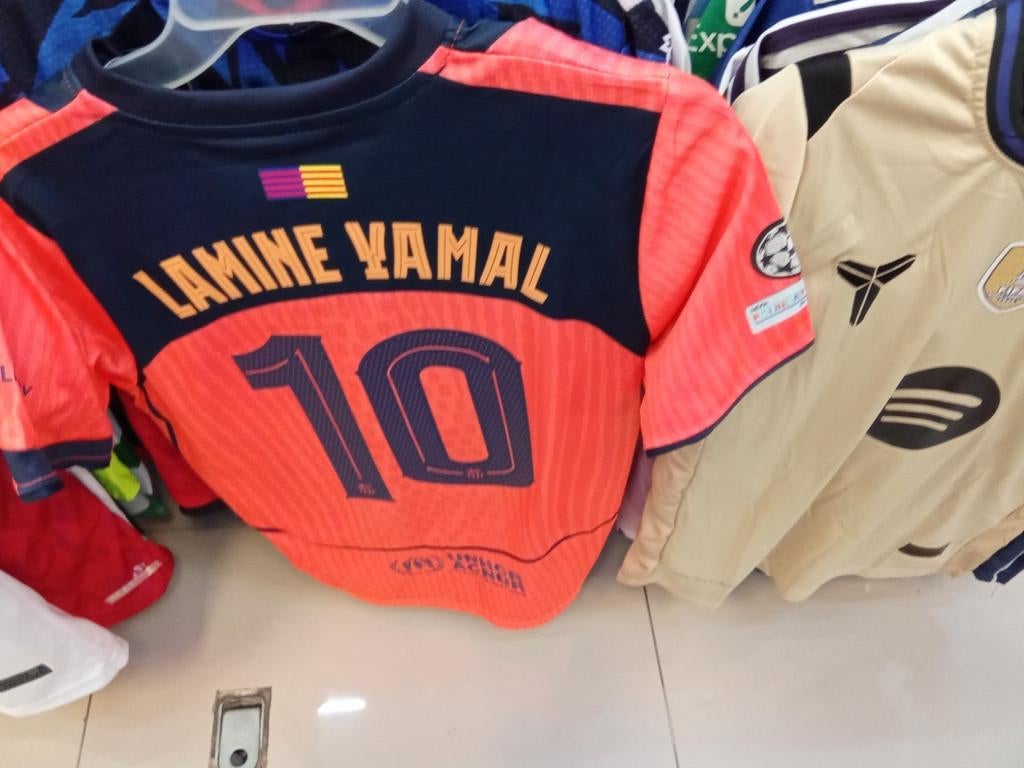 Barcelona kids 146/168, Maat XS of kleiner, Ophalen of Verzenden, Nieuw, Shirt