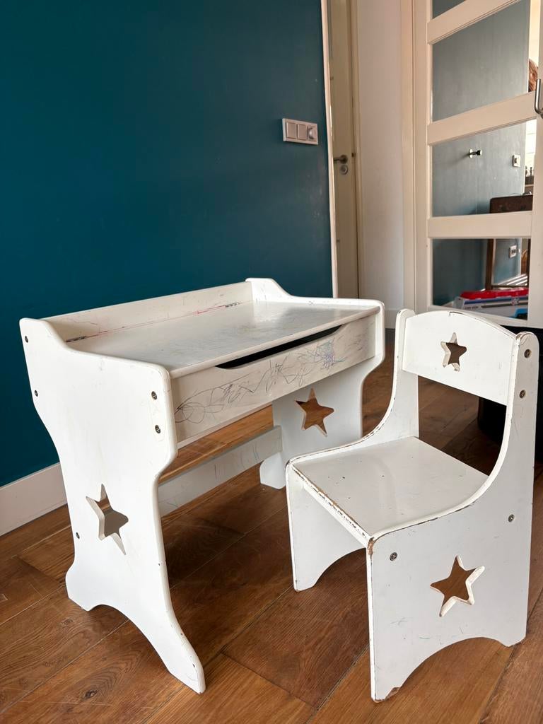 Gratis bureau voor kleine kinderen - wit, Ophalen, Gebruikt, Tafel(s) en Stoel(en)