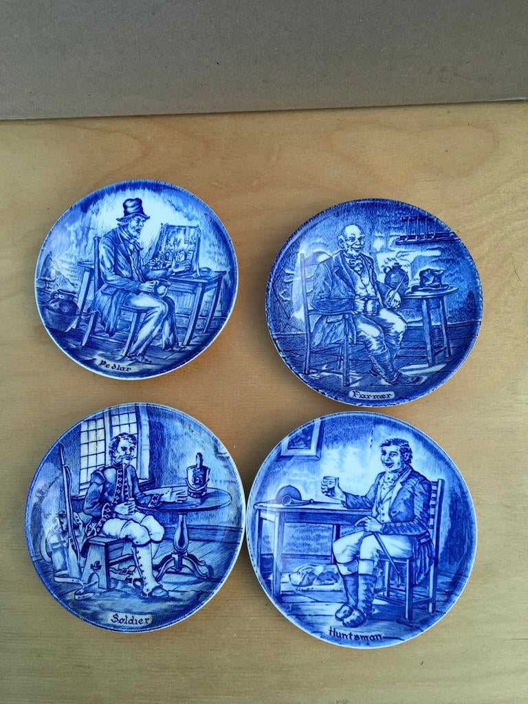 Set van 4 antieke Wedgwood en Old Chelsea borden, Antiek en Kunst, Ophalen of Verzenden